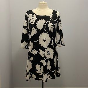 Robbie Bee B & W floral dress. Size petite large
